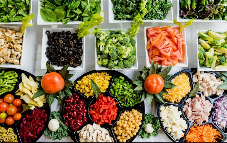 Consultar con nutricionistas nos permite aprender a enriquecer nuestra dieta con alimentos que nos proporcionen los nutrientes esenciales. Unsplash.