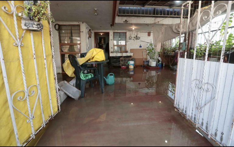 Equipos de Protección Civil acudieron al lugar para apoyar a los afectados en las tareas de limpieza. SUN/ARCHIVO