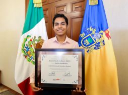 El niño genio mexicano cuenta con una licenciatura y una maestría; actualmente estudia un doctorado. ESPECIAL/Foto de @IanGlzSantos en X