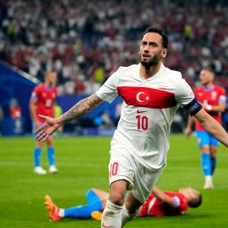 Turquía sufre, pero consigue el triunfo ante República Checa