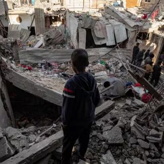 Al menos 68 niños enfermos y heridos llegan desde Gaza a Egipto