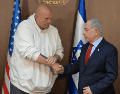 El primer ministro israelí, Benjamín Netanyahu junto al senador demócrata estadounidense John Fetterman el pasado miércoles 26 de junio en Jerusalén. EFE/ A. BEN-GERSHOM