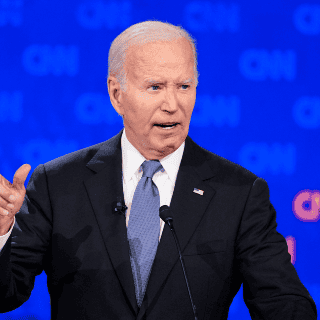 Biden comete varios errores verbales en debate