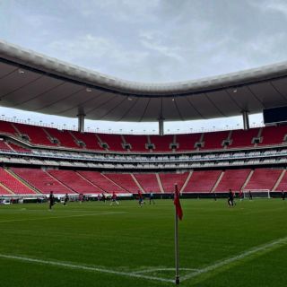 Chivas cierra la pretemporada con goleada en contra
