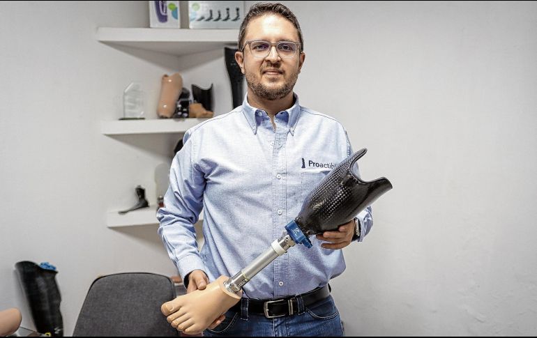 Carlos Calderón Cosío creó Proactible, una empresa dedicada a ofrecer prótesis y rehabilitación económica para personas con amputaciones de miembro inferior. EL INFORMADOR/ H. Figueroa