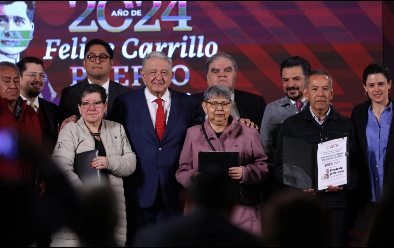 El Presidente de México Andres Manuel López Obrador lanzó el Fondo de Pensiones para el Bienestar, una bolsa de 44.894 millones de pesos (2.454,5 millones de dólares), con la que promete que los trabajadores podrán jubilarse con su sueldo completo. EFE/ S. Gutierrez