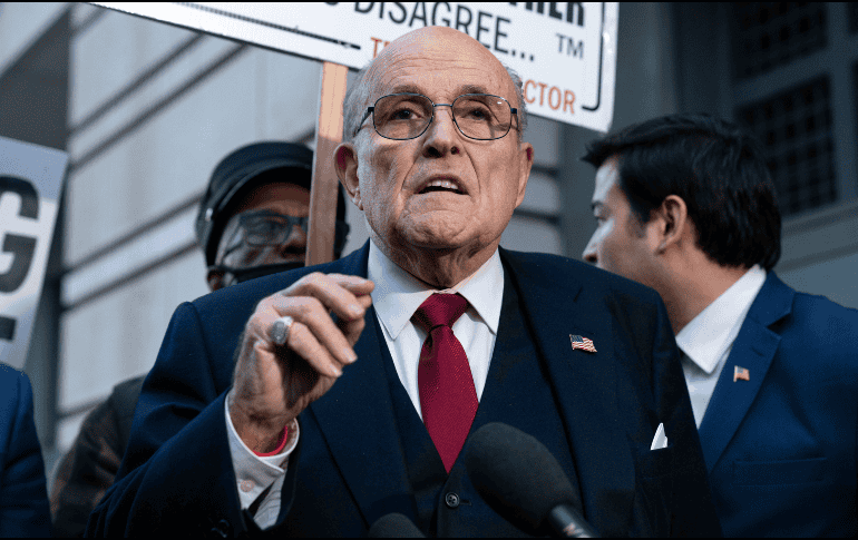 La orden establece que Rudy Giuliani debe 