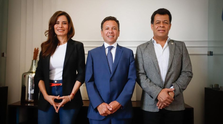 Verónica Delgadillo, Pablo Lemus y Francisco Ramírez se reunieron para continuar con los trabajos de entrega-recepción del ayuntamiento tapatío. ESPECIAL