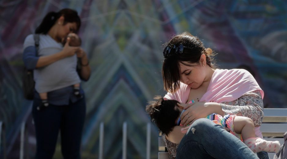 La leche materna llega a disminuir hasta cinco veces el riesgo de muerte súbita de los menores durante los primeros seis meses de vida. EL INFORMADOR / ARCHIVO