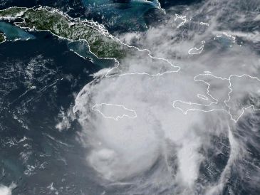 Esta imagen satelital de GOES-East muestra al huracán Beryl mientras avanza hacia Jamaica. ESPECIAL/NOAA vía AP