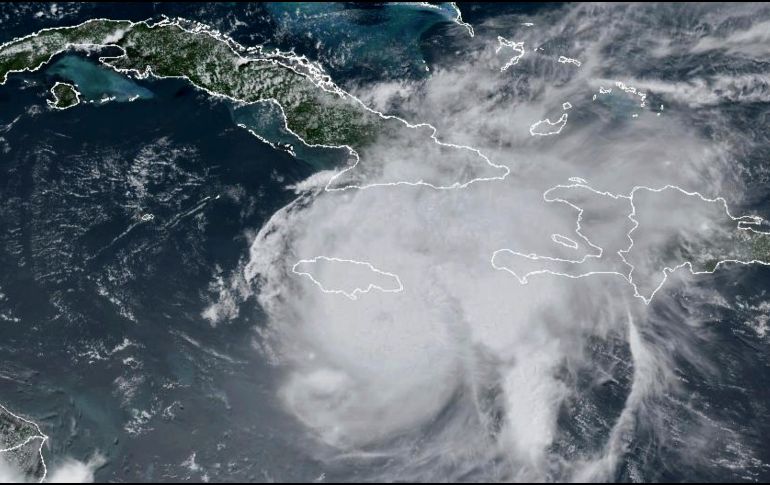 Esta imagen satelital de GOES-East muestra al huracán Beryl mientras avanza hacia Jamaica. ESPECIAL/NOAA vía AP