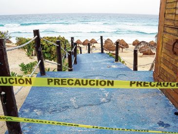 Las playas, hoteles y demás recintos turísticos de Cancún, Quintana Roo, se cerraron ante la inminente llegada del huracán Beryl, que hasta el cierre de la edición era de categoría 3. AFP