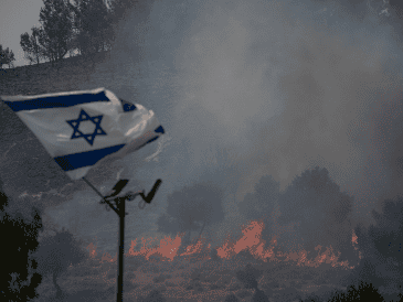 Mientras Israel considera el acuerdo de tregua de Hamás, la ofensiva israelí prosigue en la Franja de Gaza. AP/Foto de Leo Correa