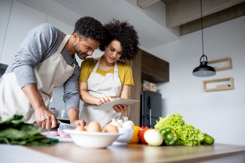 Descubre actividades originales para que la primera vez que se vean en la vida real sea memorable. GETTY IMAGES ISTOCK