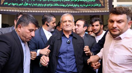 Masoud Pezeshkian ganó hoy la segunda vuelta de las elecciones presidenciales en Irán, imponiéndose al conservador Saeed Jalili con la promesa de tender la mano a Occidente. EFE / STR
