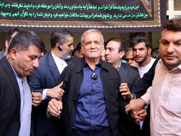 Masoud Pezeshkian ganó hoy la segunda vuelta de las elecciones presidenciales en Irán, imponiéndose al conservador Saeed Jalili con la promesa de tender la mano a Occidente. EFE / STR