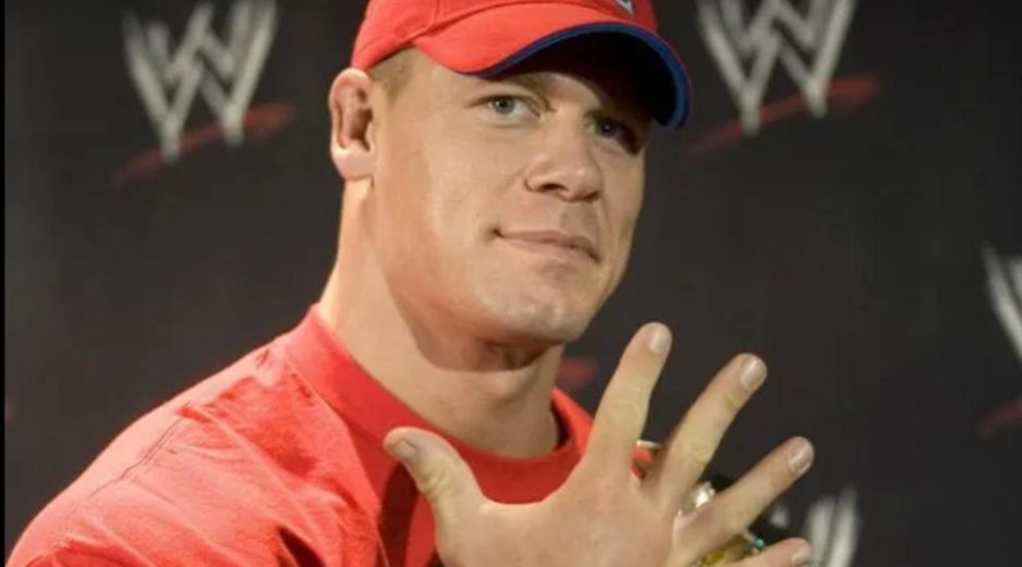 A lo largo de su trayectoria en la WWE, Cena no solo alcanzó la impresionante marca de 16 títulos mundiales, igualando el récord de Ric Flair, sino que también se erigió como un símbolo cultural, reconocido por su carisma tanto dentro como fuera del cuadrilátero. NTX/ARCHIVO