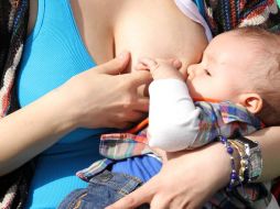 La leche materna es el primer alimento del bebé, el más importante y la mejor herencia que se les pueda dar. NTX / ARCHIVO