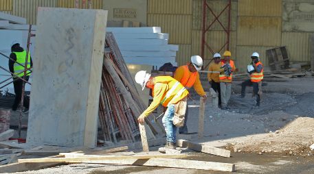 México es uno de los países del mundo donde más horas se trabajan al año, según la OCDE, que señala que los mexicanos laboran 2 mil 124 horas anuales. EL INFORMADOR / ARCHIVO