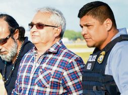 Yarrington, aquí durante su extradición a Estados Unidos en 2018, se declaró culpable de ese delito y fue sentenciado a nueve años de prisión. ESPECIAL