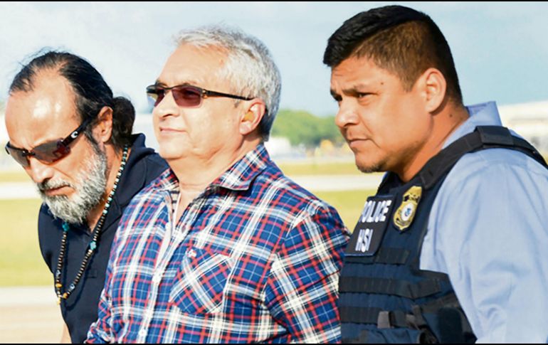 Yarrington, aquí durante su extradición a Estados Unidos en 2018, se declaró culpable de ese delito y fue sentenciado a nueve años de prisión. ESPECIAL