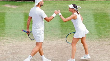 Santiago González y Giuliana Olmos alcanzaron la final de dobles mixtos en Wimbledon, primera vez para una dupla mexicana. EFE