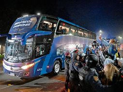 Los argentinos fueron vitoreados por miles de aficionados. AFP/L. Robayo