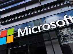 Microsoft está redirigiendo el tráfico afectado a sistemas alternativos para aliviar el impacto, afirma que sus servicios siguen experimentando mejoras. AP/M. Lennihan
