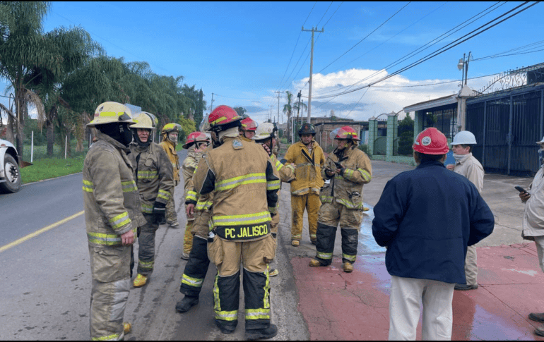 El director de Protección Civil y Bomberos del Estado mencionó que personal de PEMEX continúa en el sitio trabajando para controlar la fuga en la comunidad de La Mezquitera. X/@GobiernoJalisco