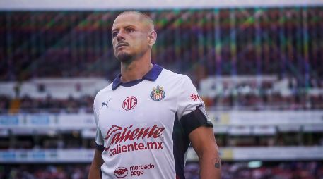 Ahora con su incorporación al Rebaño, el delantero mexicano expresó hace unas semanas en su transmisión de Twitch que su mente y compromiso está enfocado en Chivas, en donde quiere levantar el título del Apertura 2024. IMAGO7