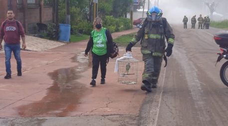 Elementos de la Unidad Estatal de Protección Civil y Bomberos de Jalisco fueron quienes apoyaron en la evacuación y el posterior retorno de las y los habitantes. ESPECIAL/X/@PCJalisco.