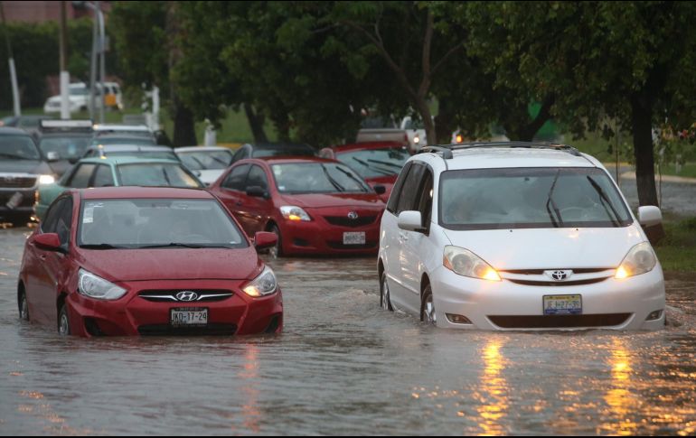 En el temporal existen riesgos como choques, arrastres por la corriente o caída de árboles. EL INFORMADOR/Archivo