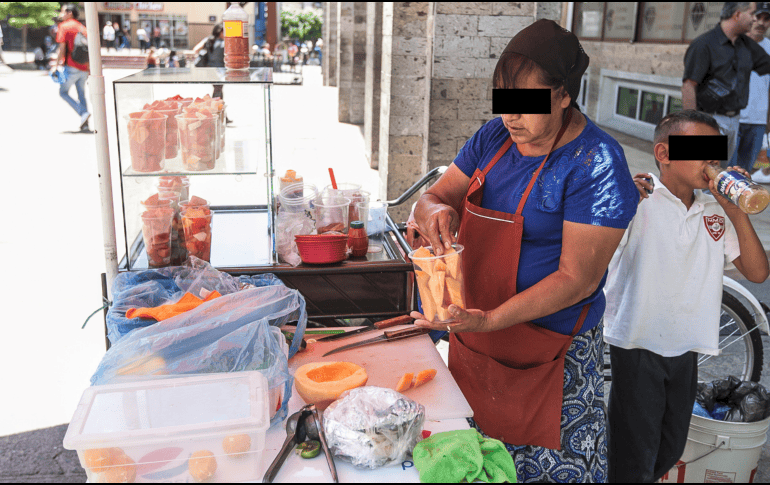 Si las frutas no se lavan bien, pueden causar diarrea, dolor de estómago o calambres, náuseas, vómitos, fiebre, dolor de cabeza y dolores musculares. EL INFORMADOR / ARCHIVO