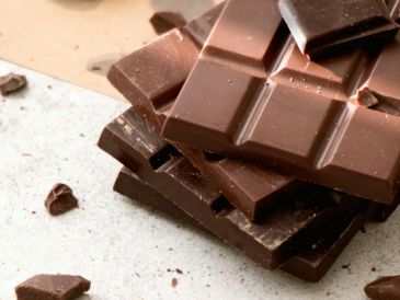 El chocolate, obtenido del cacao, ha sido objeto de numerosos estudios que resaltan sus potenciales beneficios para la salud. Unsplash.