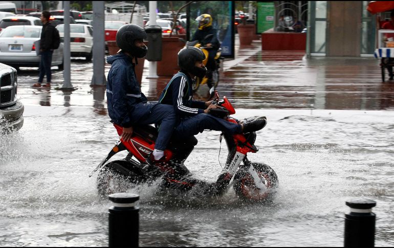 Las lluvias fuertes a intensas podrían ocasionar encharcamientos, inundaciones y deslaves, así como incremento en los niveles de ríos y arroyos. EL INFORMADOR / ARCHIVO