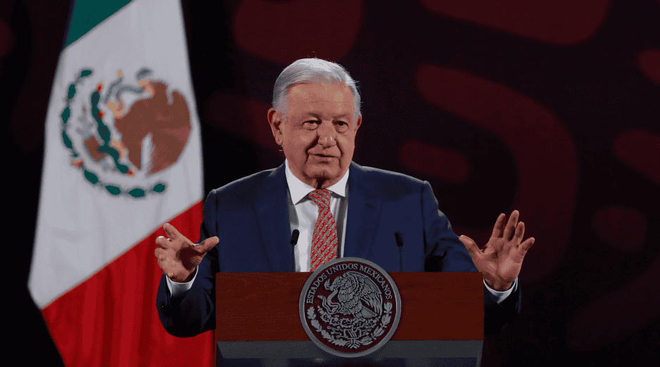 El Presidente de México, Andrés Manuel López Obrador, habla en su conferencia de prensa matutina en Palacio Nacional. EFE/Foto de Mario Guzmán