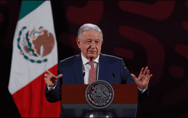 El Presidente de México, Andrés Manuel López Obrador, habla en su conferencia de prensa matutina en Palacio Nacional. EFE/Foto de Mario Guzmán