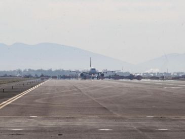 La segunda pista se inauguró con un vuelo de la aerolínea Volaris con destino a Cancún. EL INFORMADOR/ A. Navarro