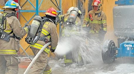 Elementos de Protección Civil y Bomberos de Jalisco lograron controlar la explosión. Al cierre de la edición, seguían los trabajos de remoción y enfriamiento en la zona perjudicada. ESPECIAL