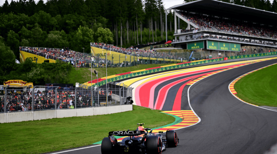 El mexicano Sergio ''Checo'' Pérez correrá su decimocuarta carrera de 2024 con Red Bull en el GP de Bélgica. AFP / ARCHIVO