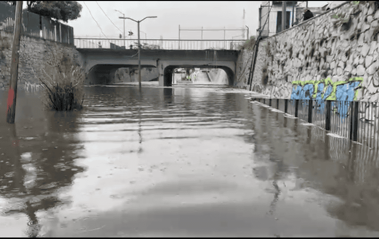 La lluvia de este miércoles dejó inundaciones en Guadalajara. ESPECIAL.