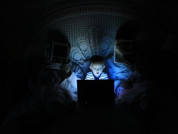 Dormir después de la 1:00 am puede desencadenar una serie de efectos negativos en el cerebro y en el cuerpo debido a la alteración del ritmo circadiano natural. UNSPLASH/Ludovic Toinel