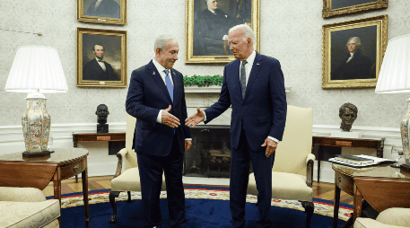 El primer ministro de Israel, Benjamin Netanyahu, hizo visitó este jueves la Casa Blanca. EFE / S. Corum
