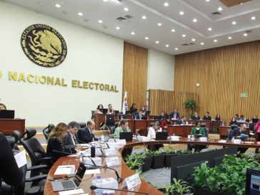 Este lunes, el Consejo General del INE aprobó por mayoría criterios para reducir la severidad en algunas sanciones contra partidos políticos. ESPECIAL / INE