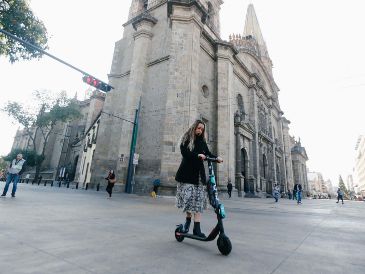 Se realizará una mesa de trabajo para buscar la regulación de los patines eléctricos el próximo 2 de agosto en el ayuntamiento de Guadalajara. EL INFORMADOR / ARCHIVO