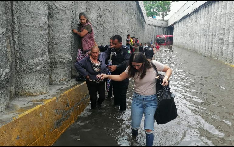 En el camión viajaban un total de 28 pasajeros. ESPECIAL.