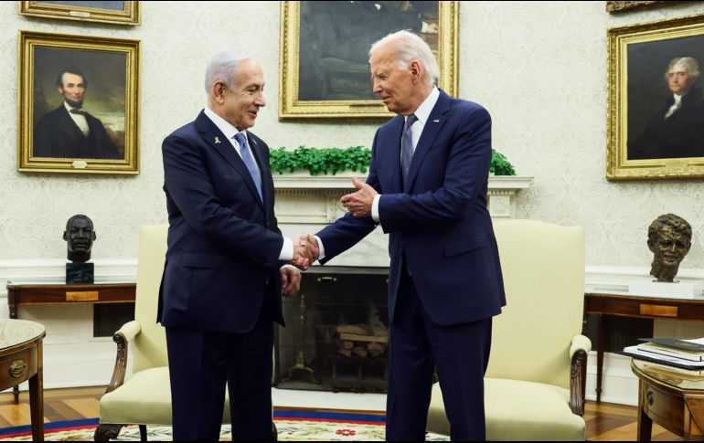 El primer ministro israelí, Benjamín Netanyahu, saluda a Joe Biden. EFE