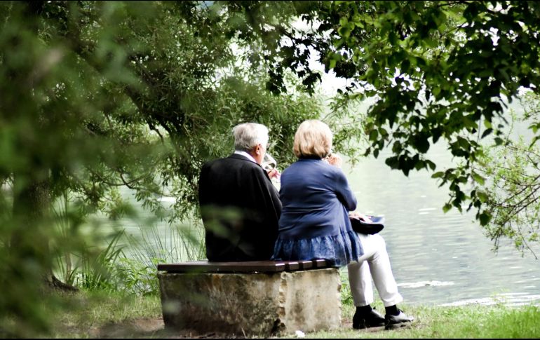 El Día de los Abuelos es una celebración importante, debido a que es una fecha en la que puedes hacer sentir especiales a estos miembros de la familia. Unsplash