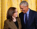 Los Obama compartieron una llamada con Kamala Harris en la que le mostraron su apoyo para contender por la Presidencia de los Estados Unidos. AP / ARCHIVO