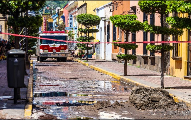 La tarde del hecho uno de los contenedores, con capacidad de 219 mil litros, salió disparado tras la explosión y cayó en un edificio de la Zona Centro de Tequila. EL INFORMADOR/A.NAVARRO